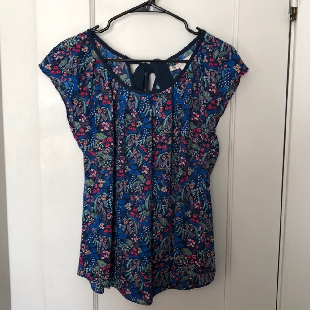 Short-sleeve floral top